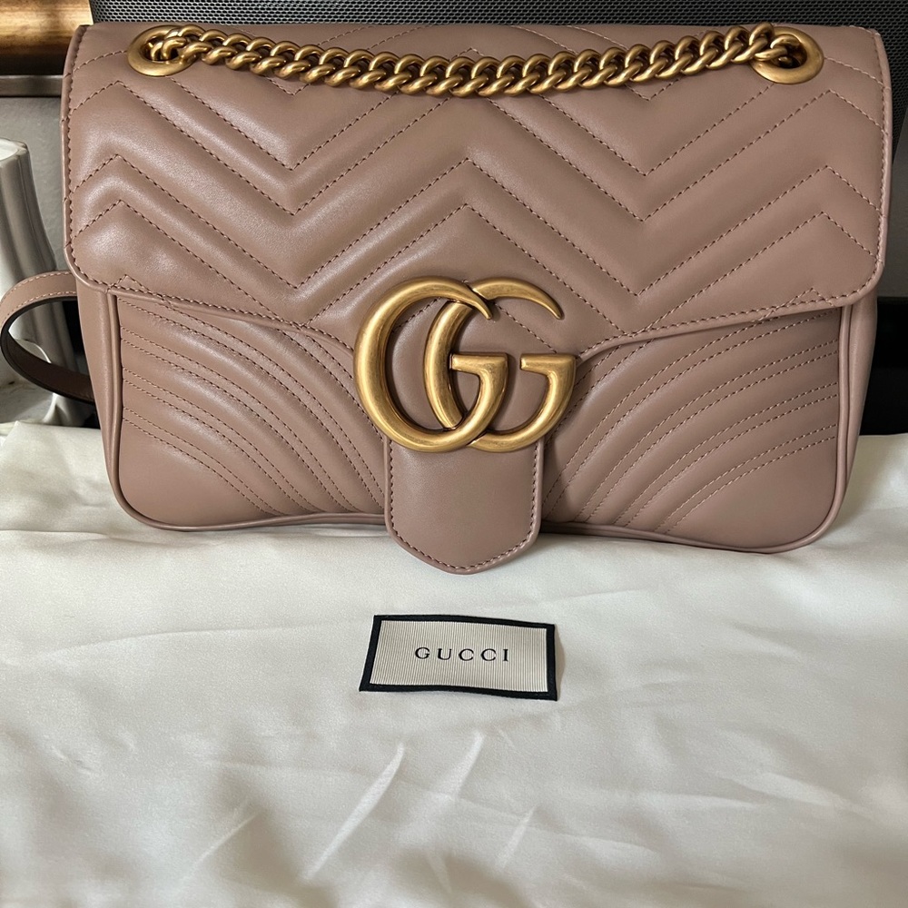 Gucci GG Marmont Medium Matelasse Shoulder Bag- lightly used